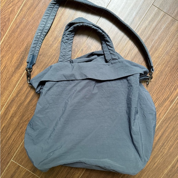 ODODOS navy travel tote with 2 handle options. Great condition! - Picture 2 of 7